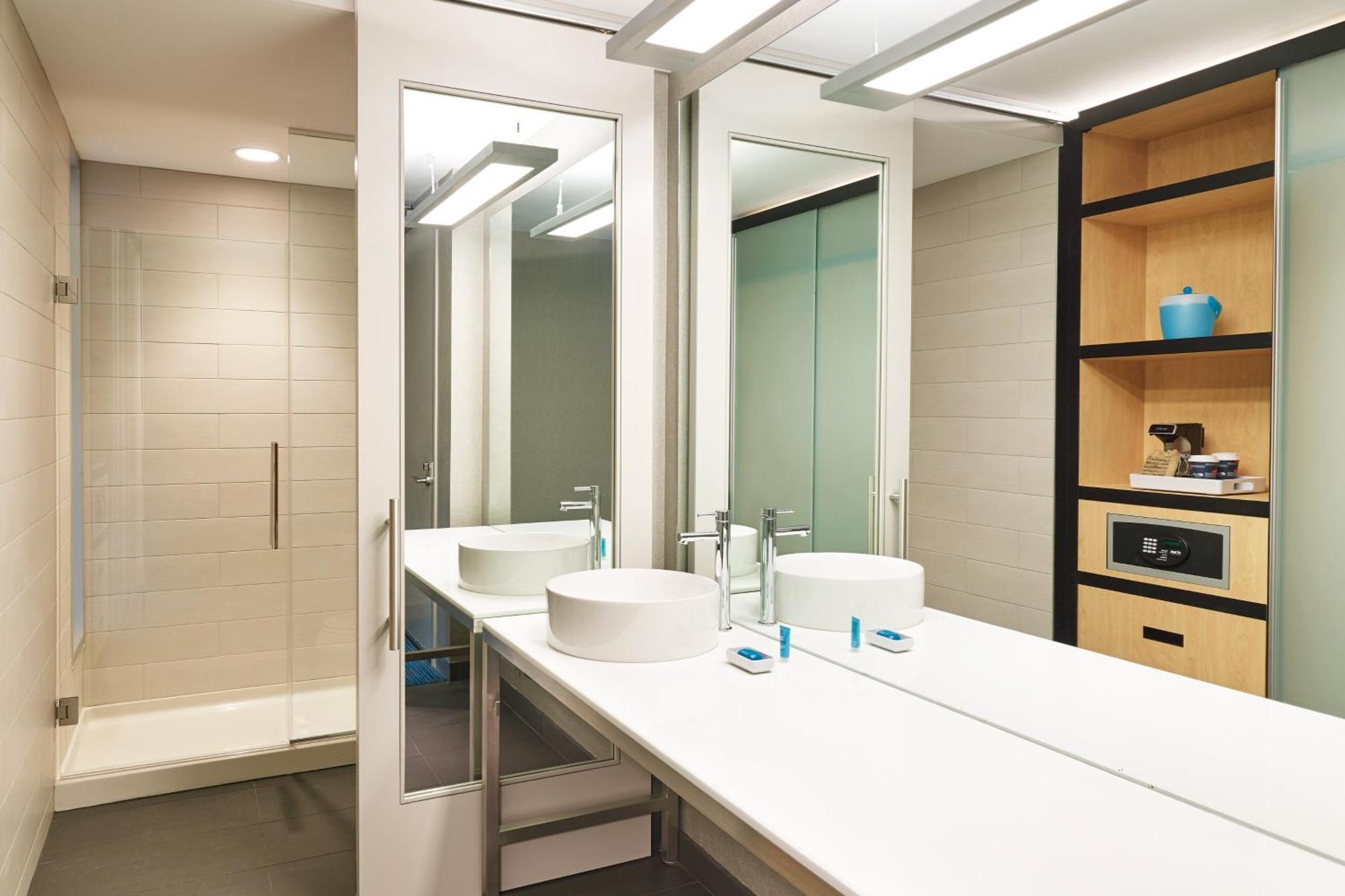Aloft Downtown 3*
